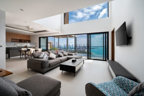69d3425412716b2cb1b97b04_Living Room